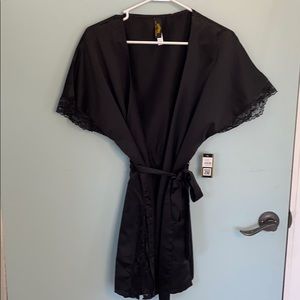 NWT black satin robe with lace detail 🖤